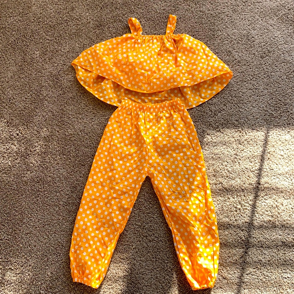 Fun polkadot 2 piece set